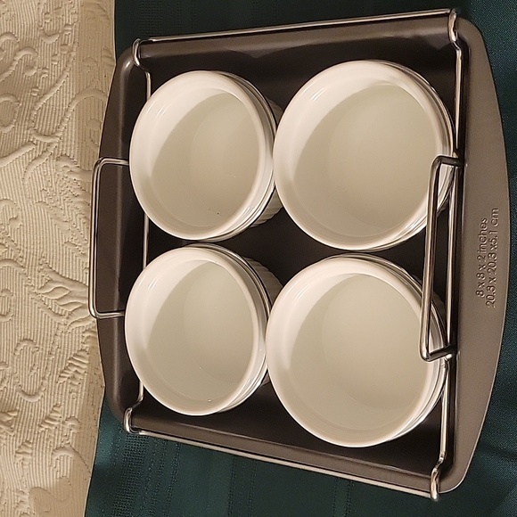 (4) Chicago Metallic Bakeware Set - Picture 13 of 13